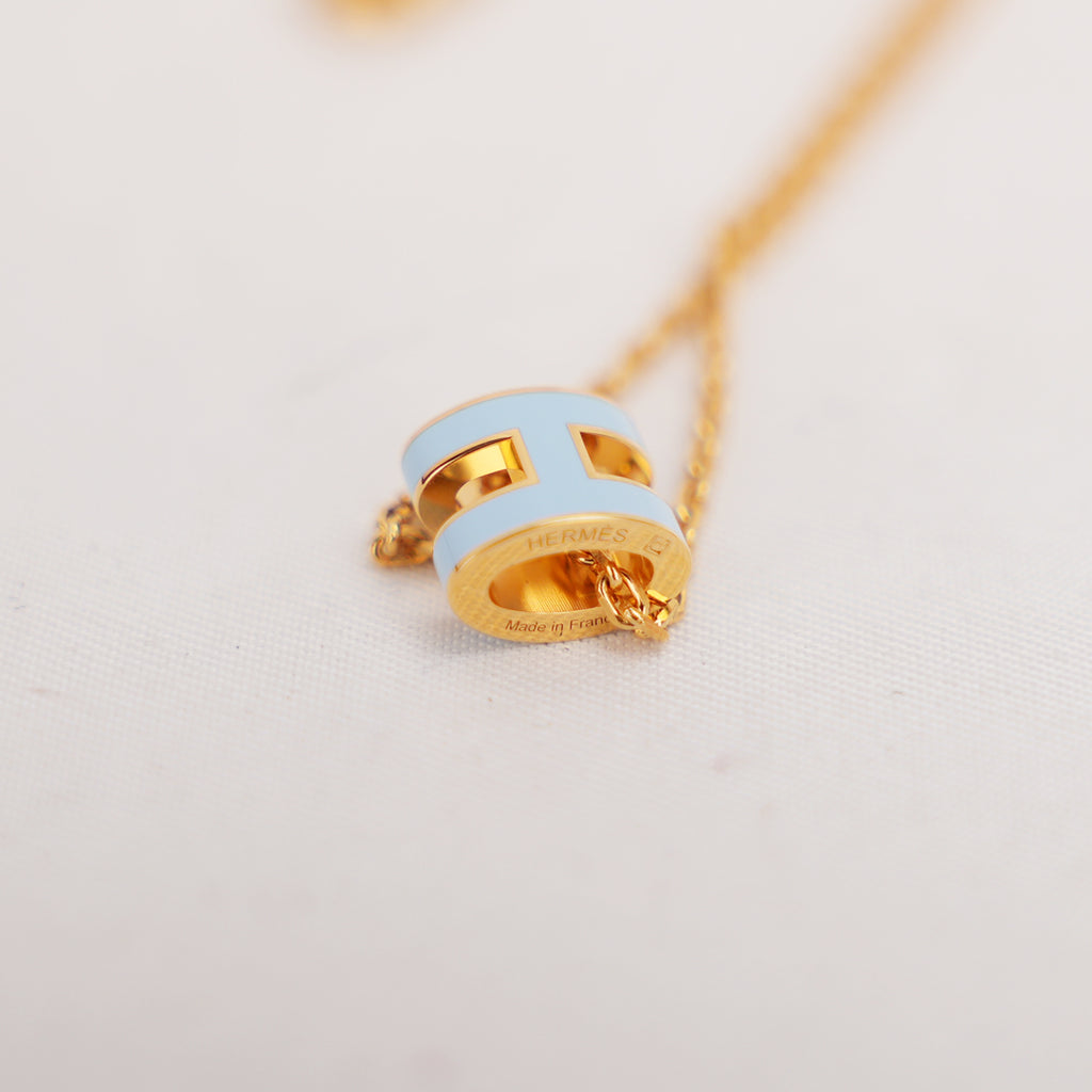 Hermès Pop H Collana in Metallo Dorato con Smalto Azzurro – Collana Donna