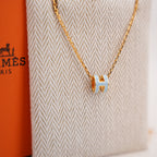 Hermès Pop H Collana in Metallo Dorato con Smalto Azzurro – Collana Donna