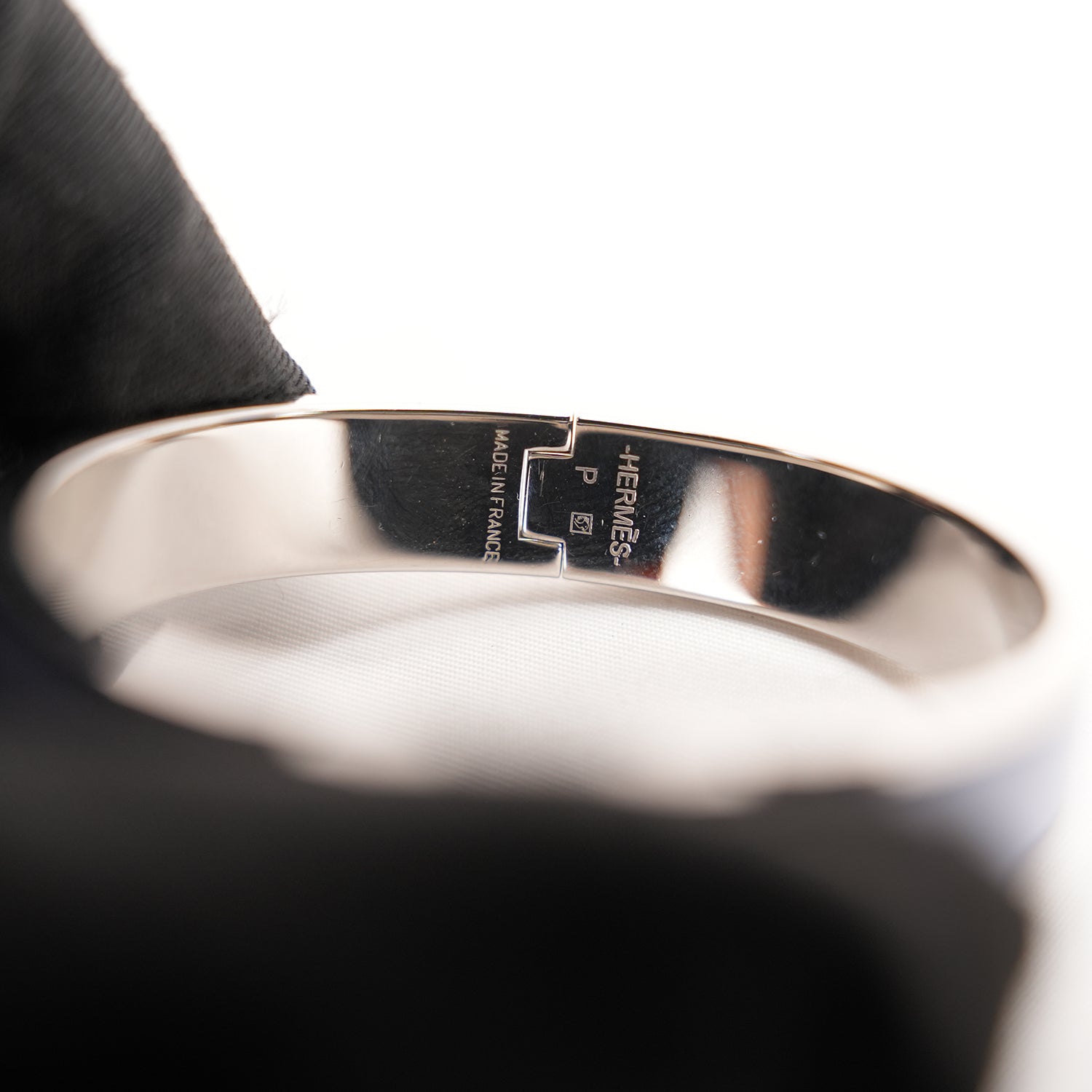 Hermès Clic H PM Bracciale Rigido in Metallo Argentato con Smalto Parme