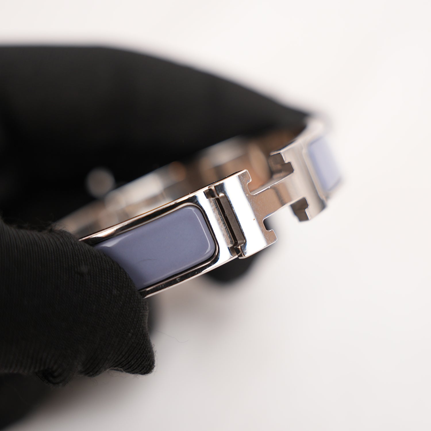 Hermès Clic H PM Bracciale Rigido in Metallo Argentato con Smalto Parme