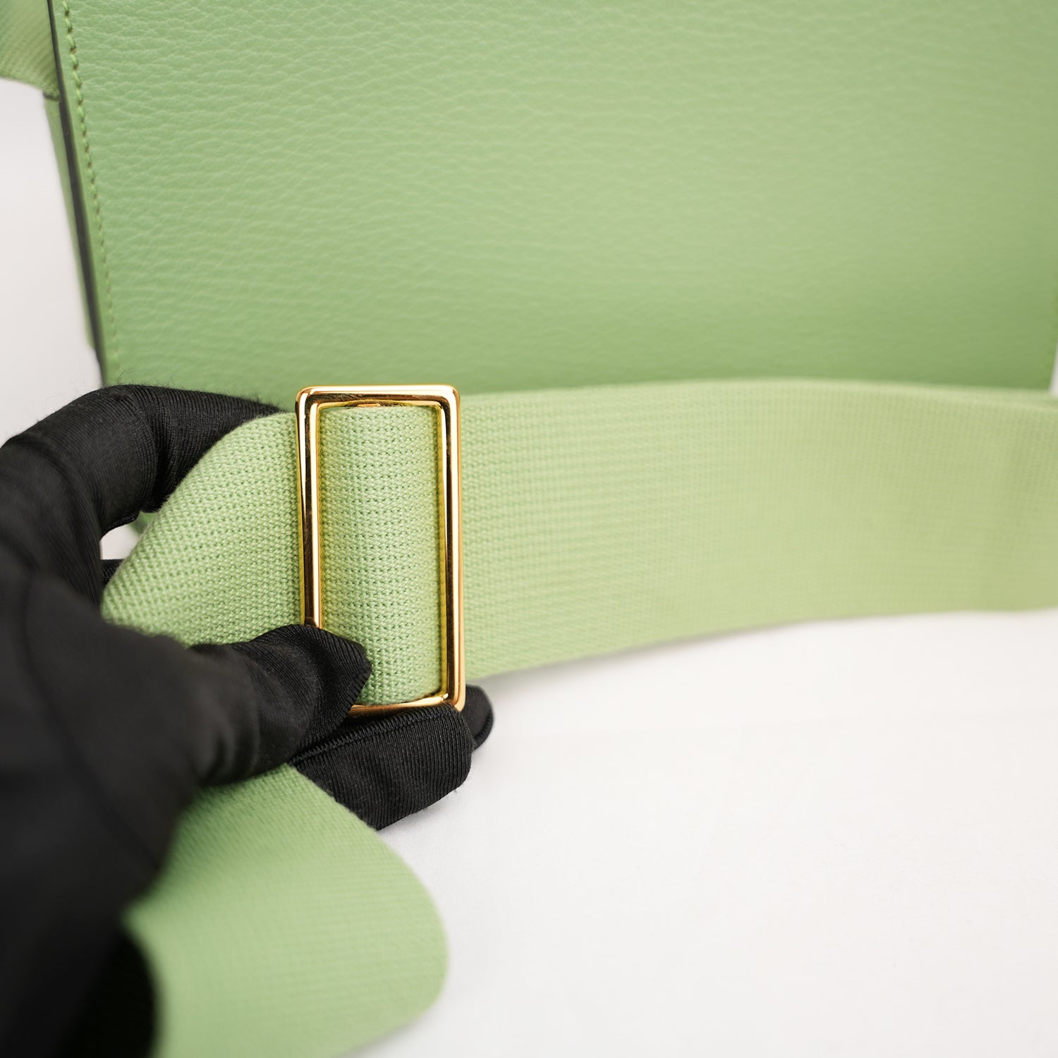 Hermès Geta Vert Criquet Chevre Mysore Leather Crossbody Bag with Gold Hardware
