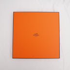 Hermès Flânerie à Versailles Foulard Carré 90 in Seta Multicolore Rosa, Turchese e Arancione con Stampa Artistica