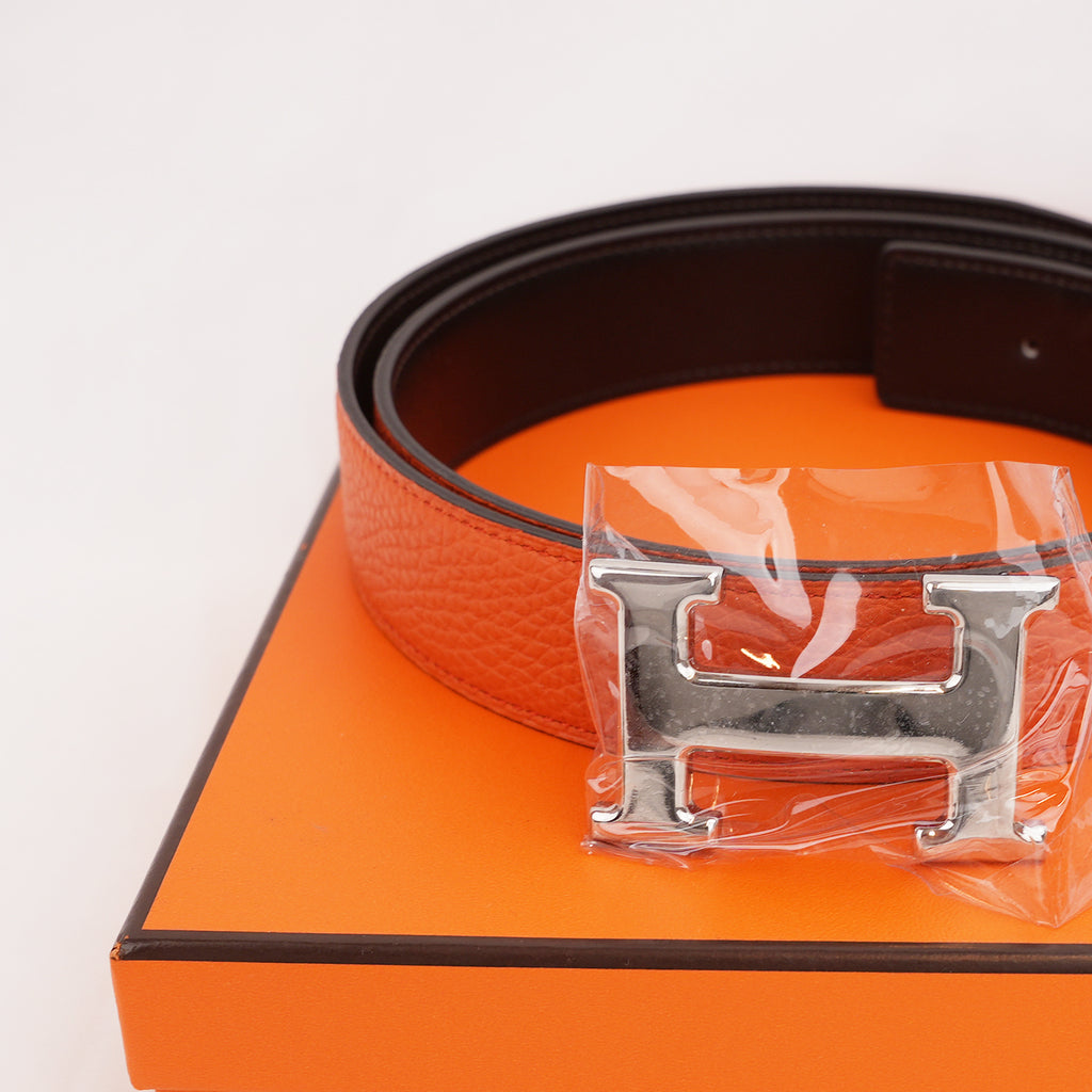 Hermès Cintura Reversibile H Martelée 85 in Pelle Arancione e Marrone Scuro con Fibbia H Argentata e Scatola