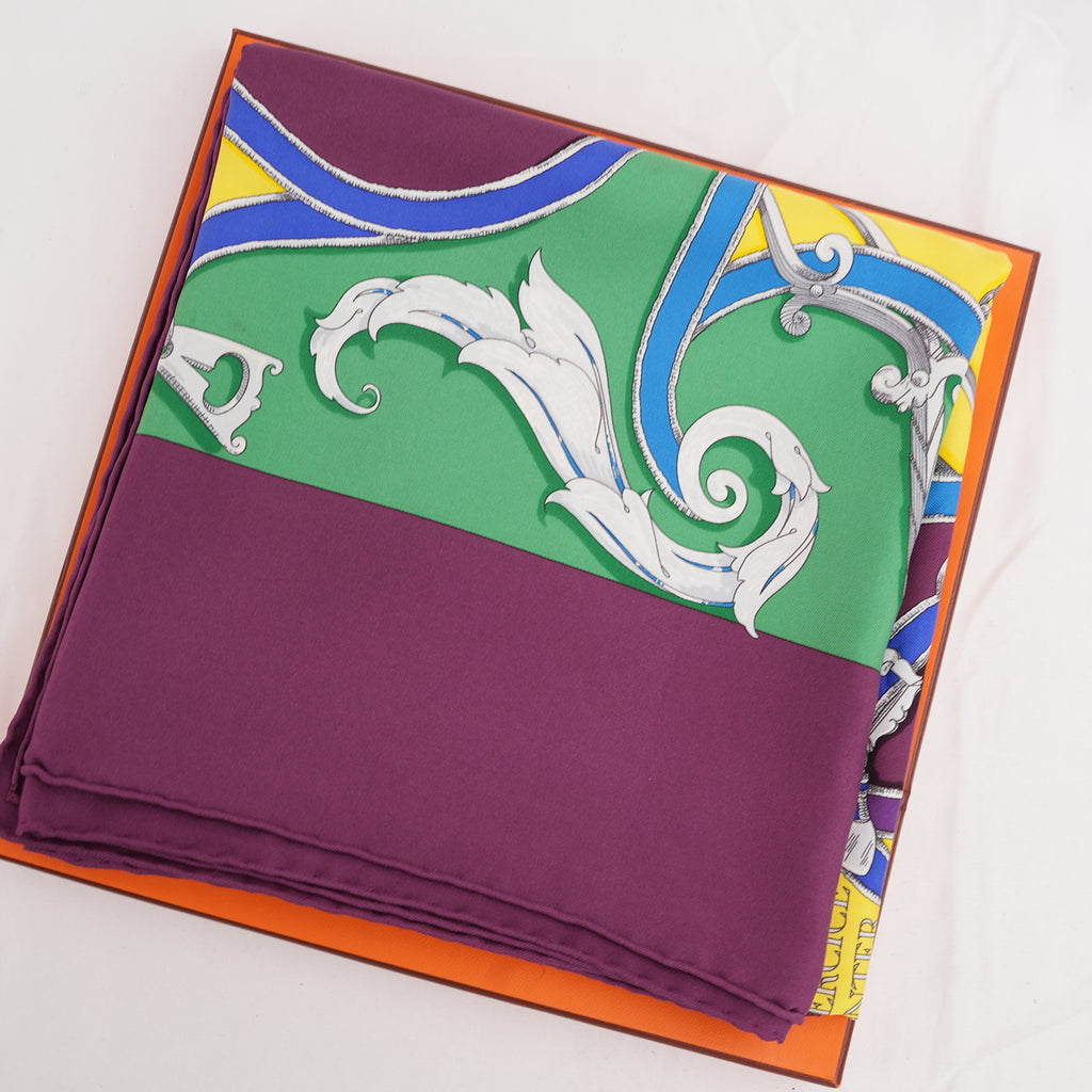 Hermès L'Instruction du Roy en l'Exercice de Monter à Cheval Foulard Carré 90 in Seta Viola Multicolore con Motivi Equestri