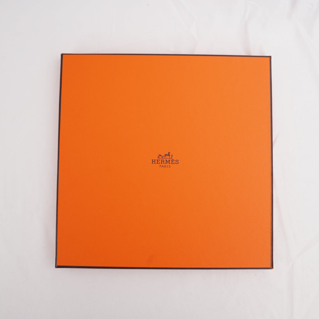 Hermès L'Instruction du Roy en l'Exercice de Monter à Cheval Foulard Carré 90 in Seta Viola Multicolore con Motivi Equestri