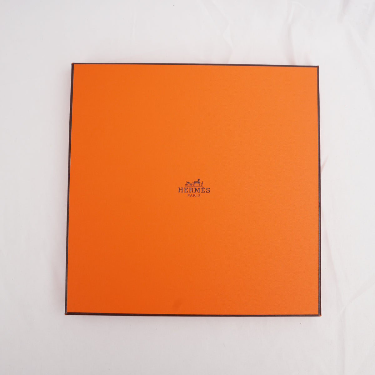 Hermès L'Instruction du Roy en l'Exercice de Monter à Cheval Foulard Carré 90 in Seta Viola Multicolore con Motivi Equestri
