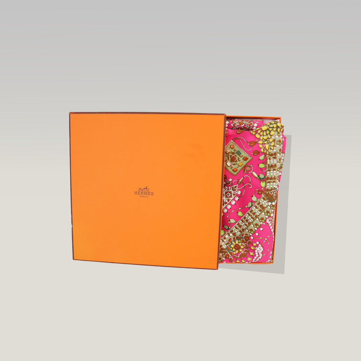 Hermès Carré 90 Parures des Maharajas Foulard Vintage in Seta Rosa Fucsia Multicolore 90x90 cm