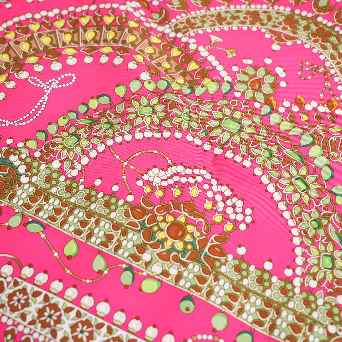 Hermès Carré 90 Parures des Maharajas Foulard Vintage in Seta Rosa Fucsia Multicolore 90x90 cm