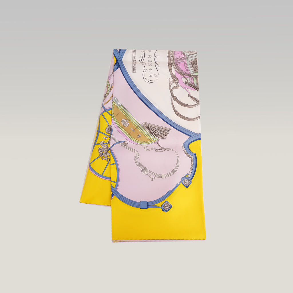 Hermès Carré 90 Springs Foulard Vintage in Seta Gialla con Motivi Equestri Blu 90x90 cm