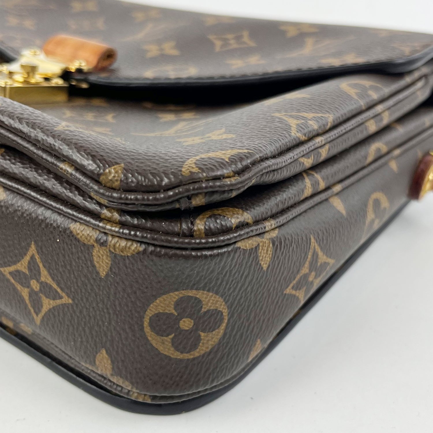 Louis Vuitton Pochette Métis Monogram Canvas Crossbody & Top Handle Bag