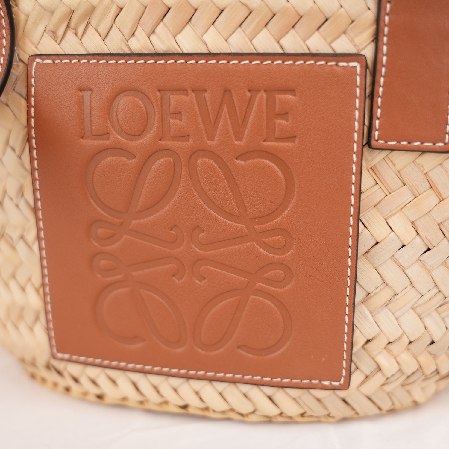 Loewe Basket Bag Small in Palma Intrecciata e Pelle di Vitello Marrone