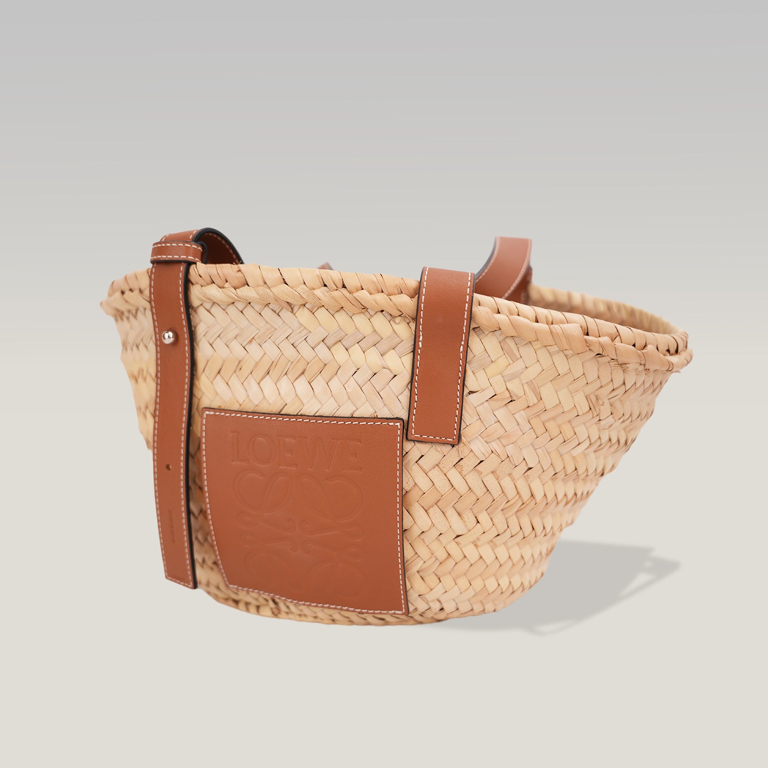 Loewe Basket Bag Medium in Palma Intrecciata e Pelle di Vitello Cuoio