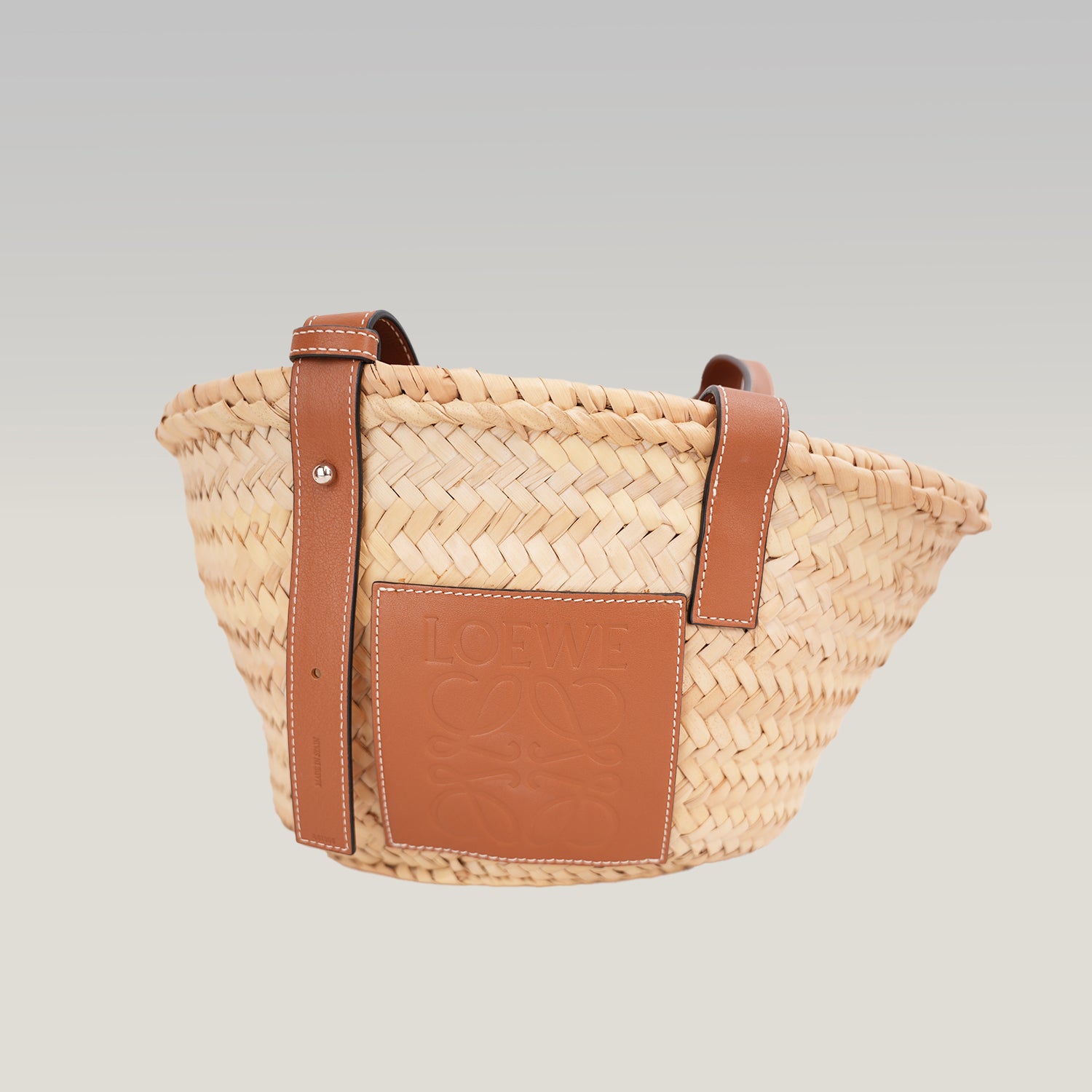 Loewe Basket Bag Medium in Palma Intrecciata e Pelle di Vitello Cuoio