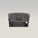 Louis Vuitton Voyager Messenger PM Borsa a Tracolla Piccola in Tela Monogram Eclipse Nera e Grigia con Dettagli in Pelle