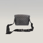 Louis Vuitton Voyager Messenger PM Borsa a Tracolla Piccola in Tela Monogram Eclipse Nera e Grigia con Dettagli in Pelle