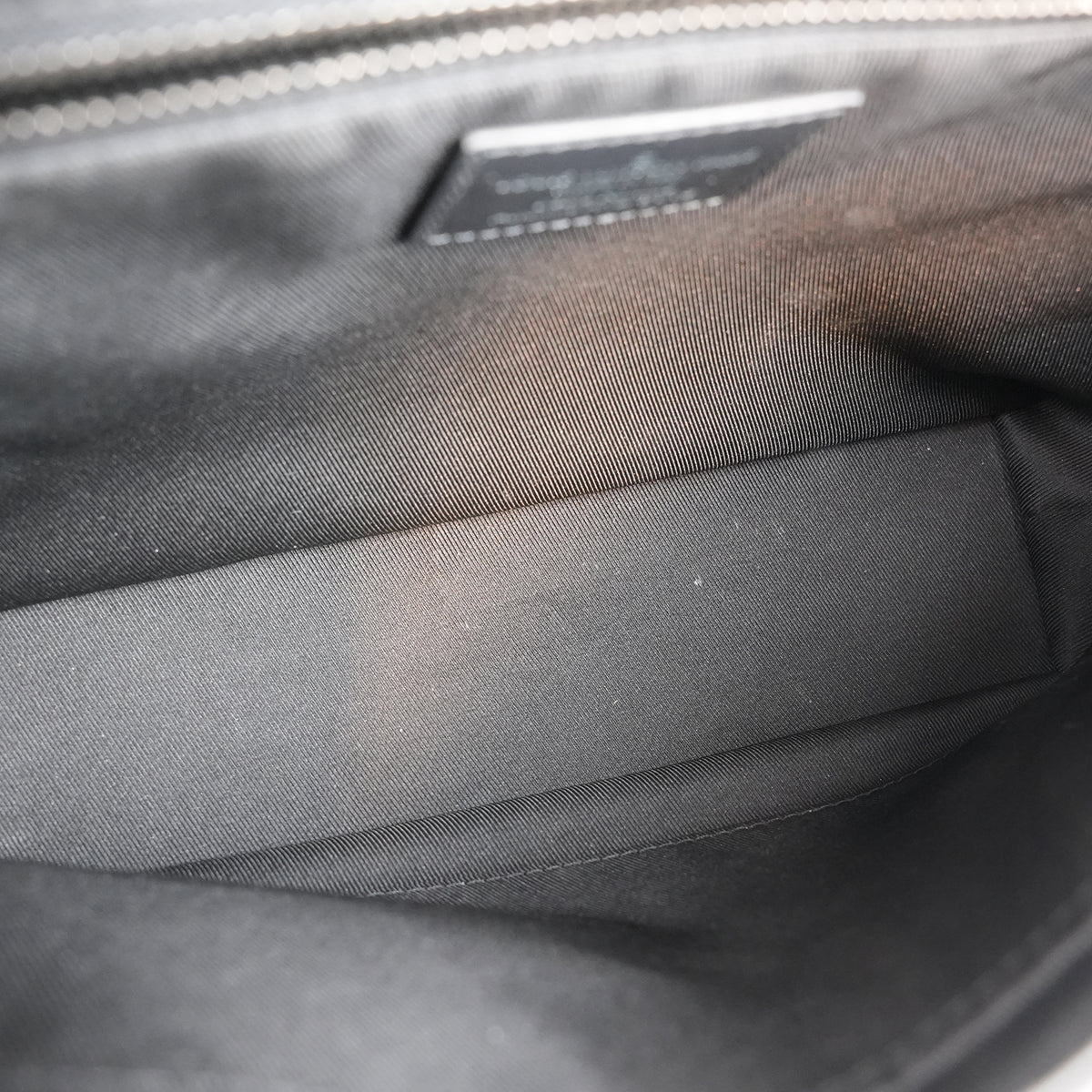 Louis Vuitton Voyager Messenger PM Borsa a Tracolla Piccola in Tela Monogram Eclipse Nera e Grigia con Dettagli in Pelle