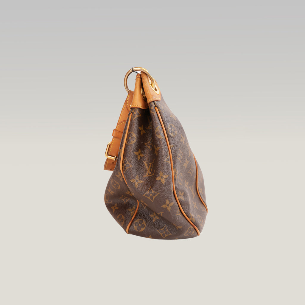 Louis Vuitton Galliera GM Borsa a Spalla in Tela Monogram Marrone con Finiture in Pelle Vachetta e Placca Dorata