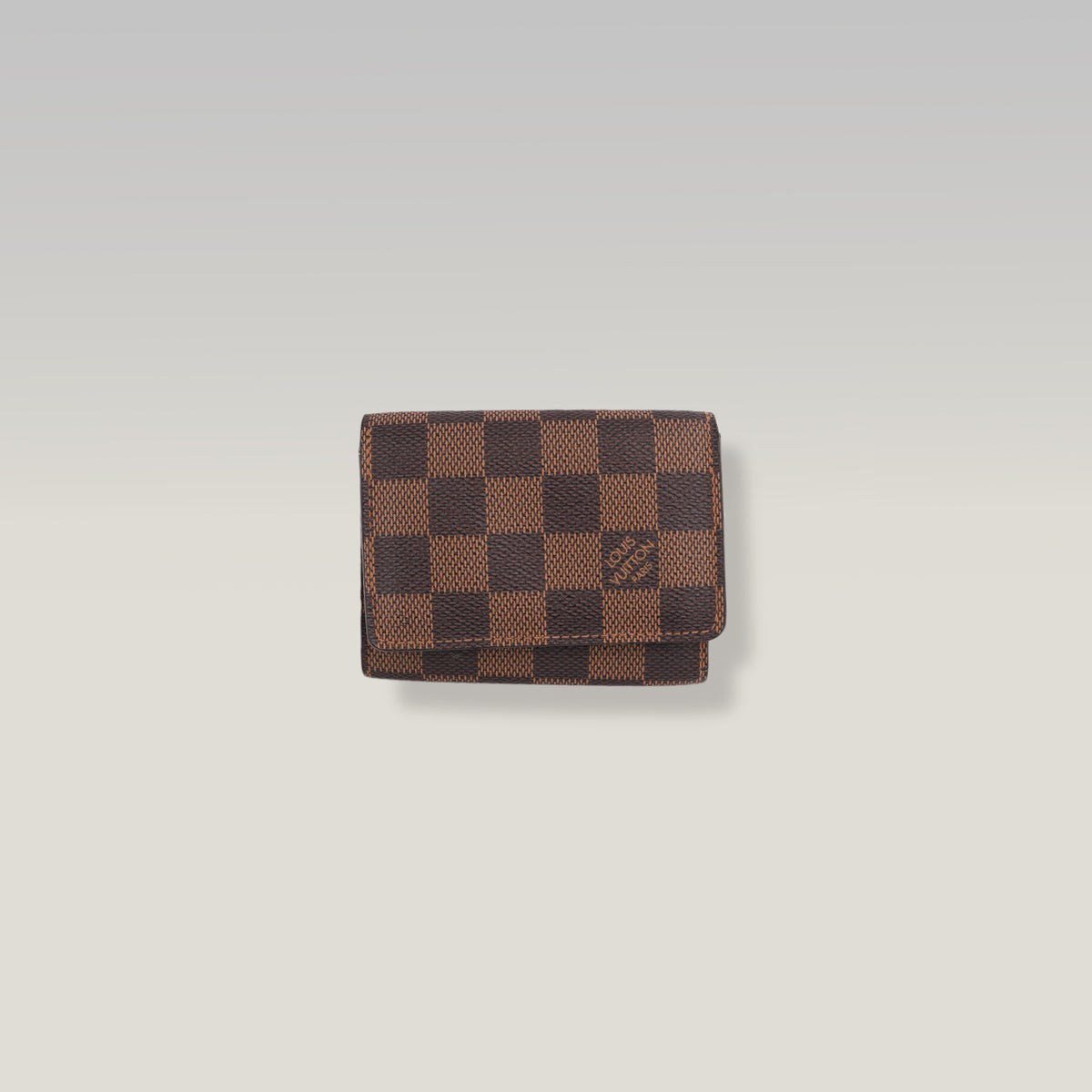 Louis Vuitton Enveloppe Carte de Visite Portacarte in Tela Damier Ébène Marrone con Chiusura a Patta