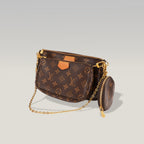 Louis Vuitton Multi Pochette Accessoires Monogram con Tracolla Verde in Tela Cerata e Pelle