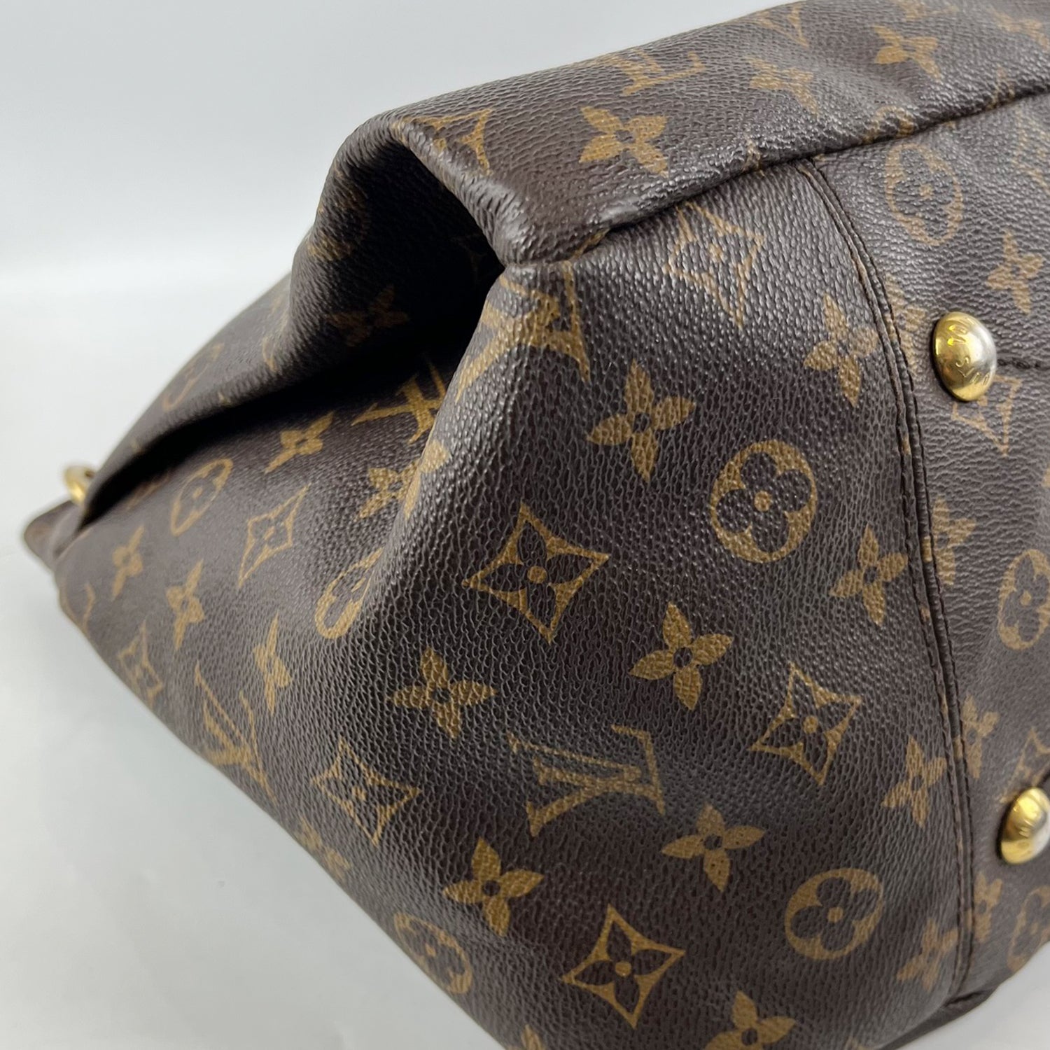 Louis Vuitton Artsy MM 42 Borsa a Spalla in Tela Monogram con Manico in Vacchetta