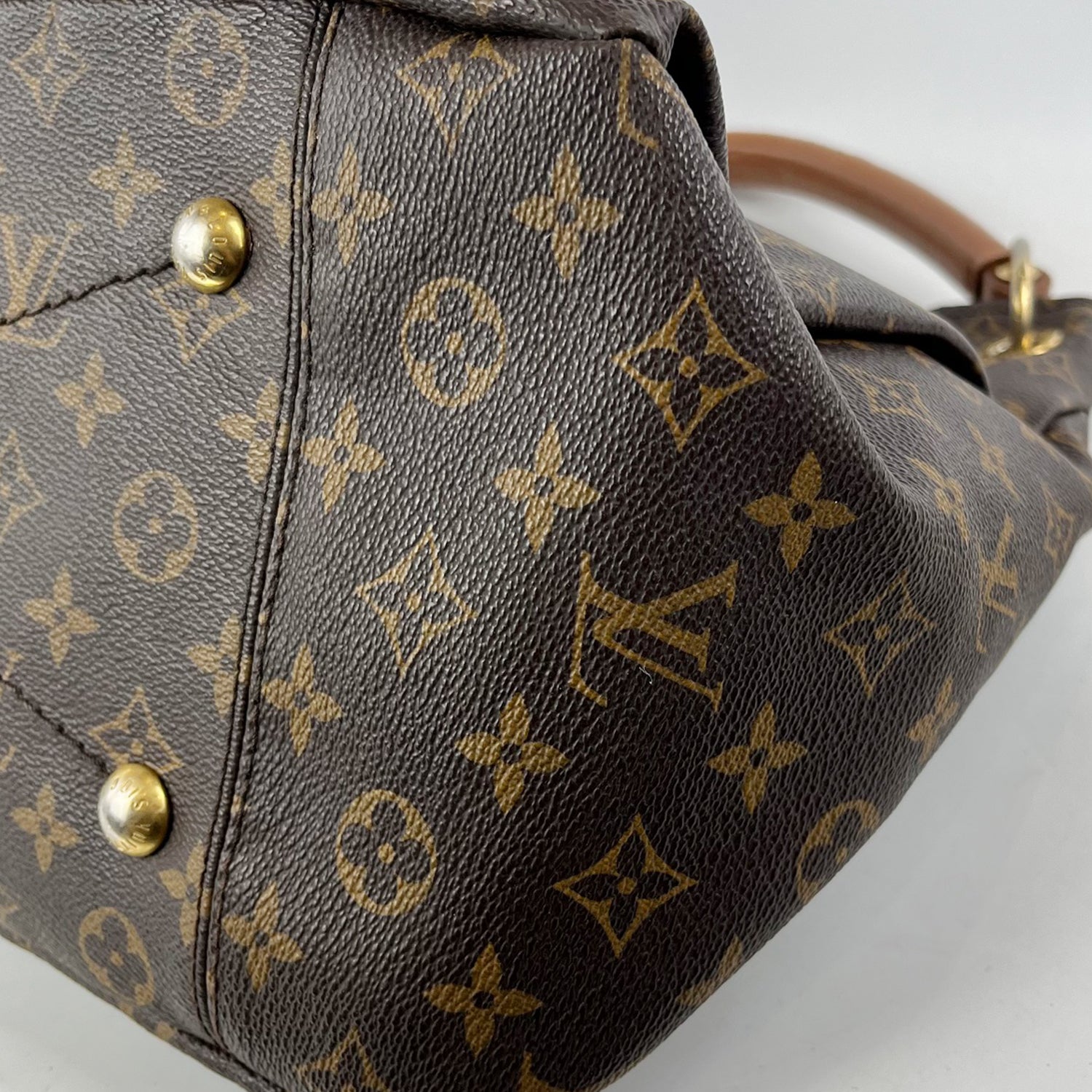 Louis Vuitton Artsy MM 42 Borsa a Spalla in Tela Monogram con Manico in Vacchetta