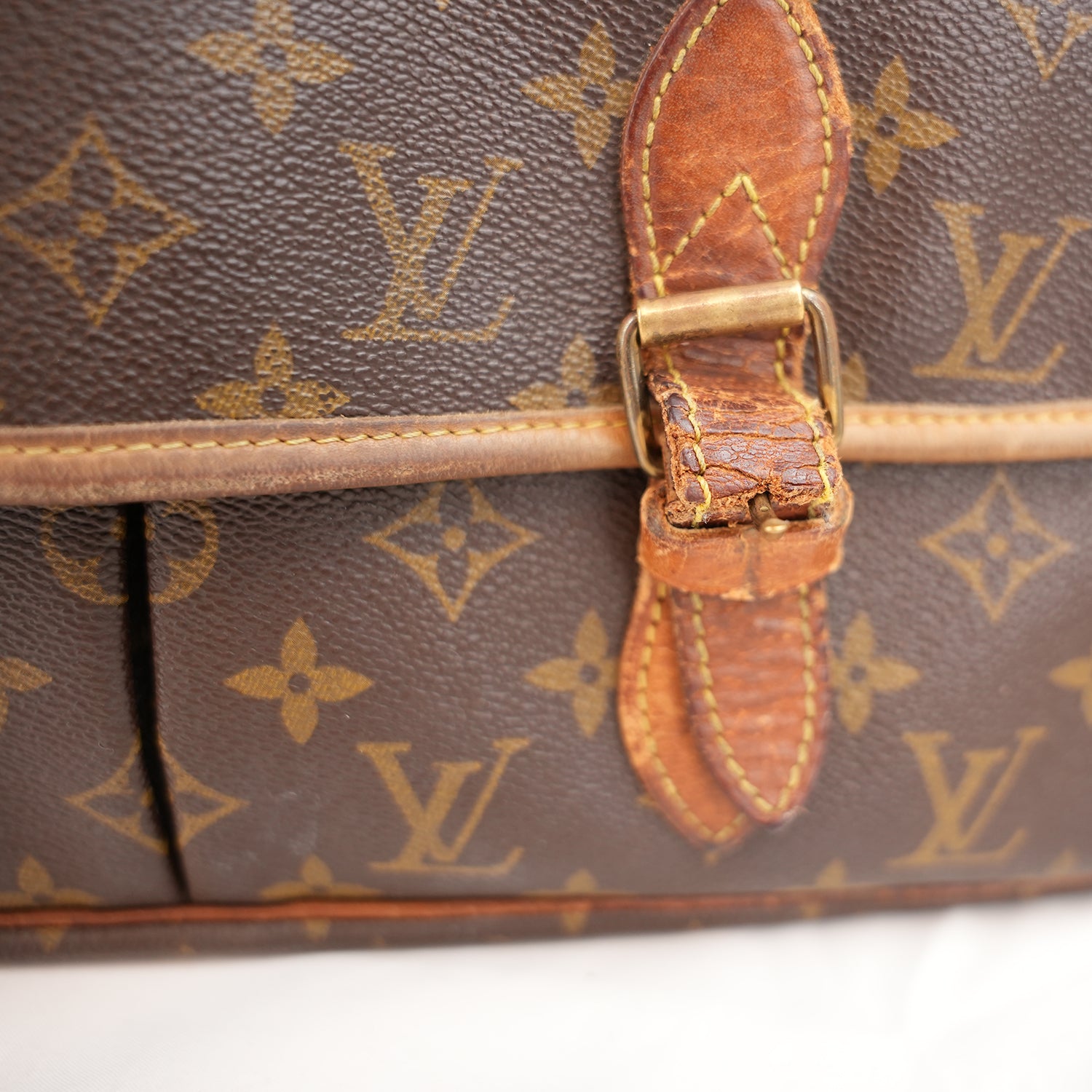 Louis Vuitton Gibecière MM Vintage Borsa a Tracolla in Tela Monogram Marrone