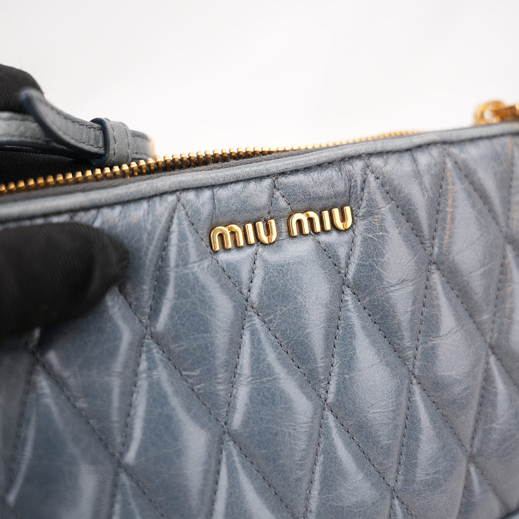 Miu Miu Matelassé Blu Mini Borsa a Spalla in Pelle con Logo Oro