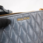 Miu Miu Matelassé Blu Mini Borsa a Spalla in Pelle con Logo Oro