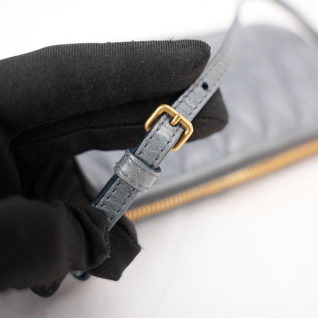 Miu Miu Matelassé Blu Mini Borsa a Spalla in Pelle con Logo Oro