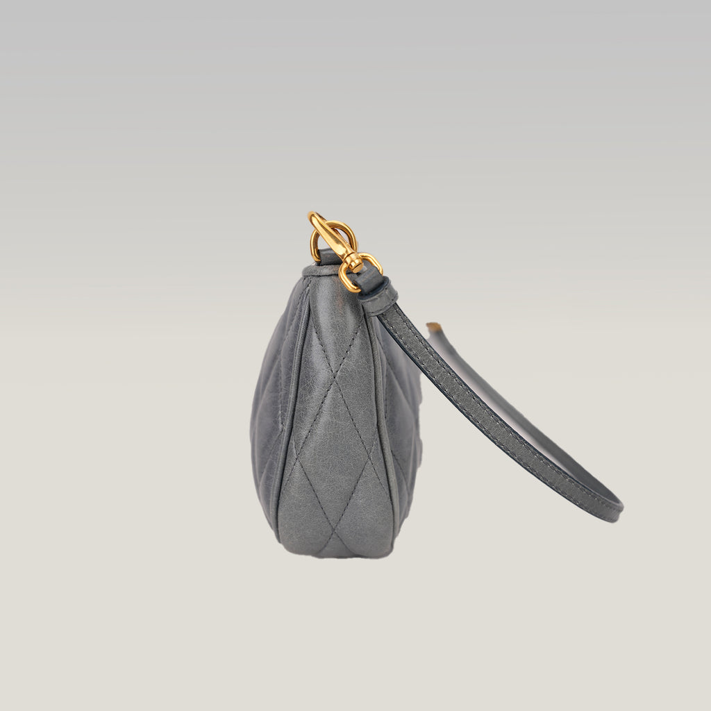 Miu Miu Matelassé Blu Mini Borsa a Spalla in Pelle con Logo Oro
