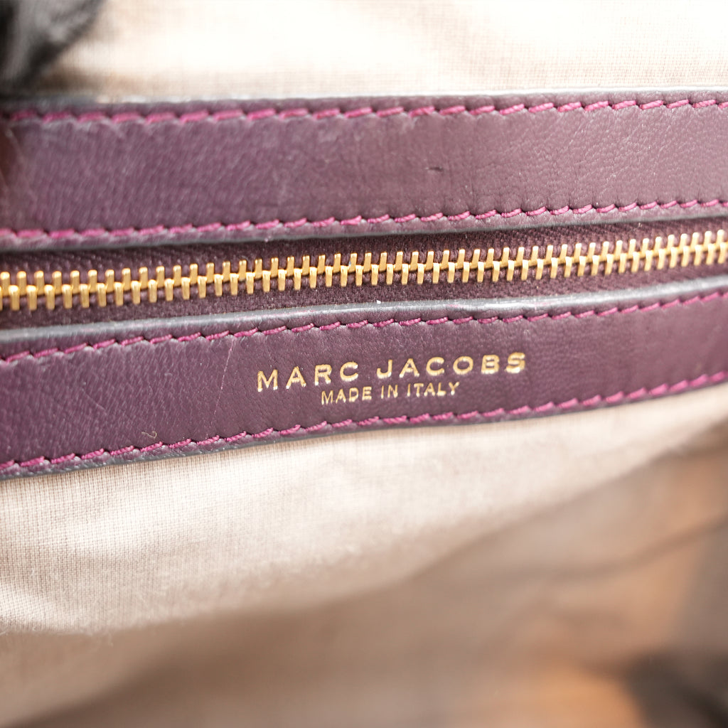 Marc Jacobs Borsa a Tracolla in Pelle Matelassé Bordeaux con Chiusura a Scatto e Catena Dorata