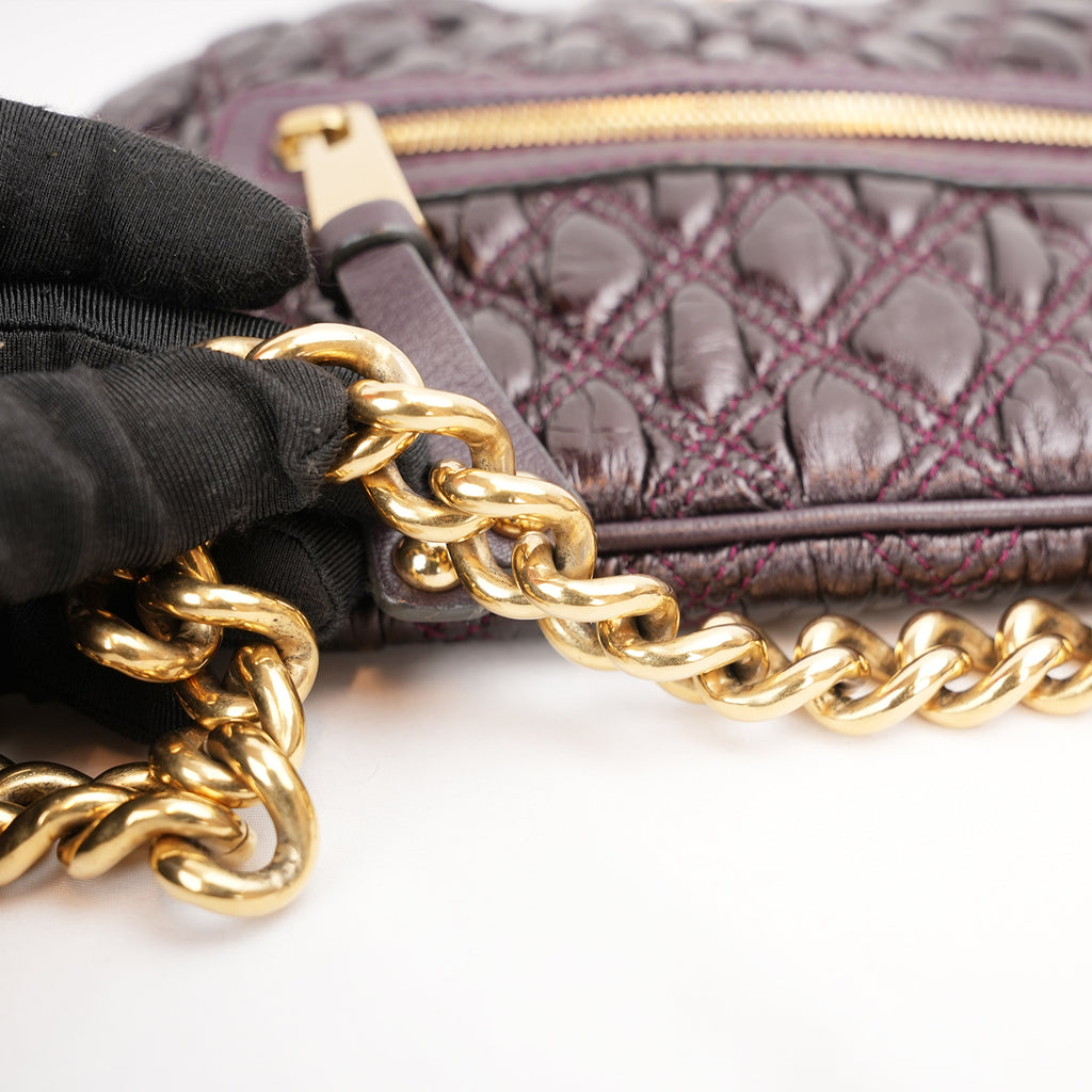Marc Jacobs Borsa a Tracolla in Pelle Matelassé Bordeaux con Chiusura a Scatto e Catena Dorata