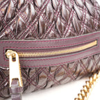 Marc Jacobs Borsa a Tracolla in Pelle Matelassé Bordeaux con Chiusura a Scatto e Catena Dorata