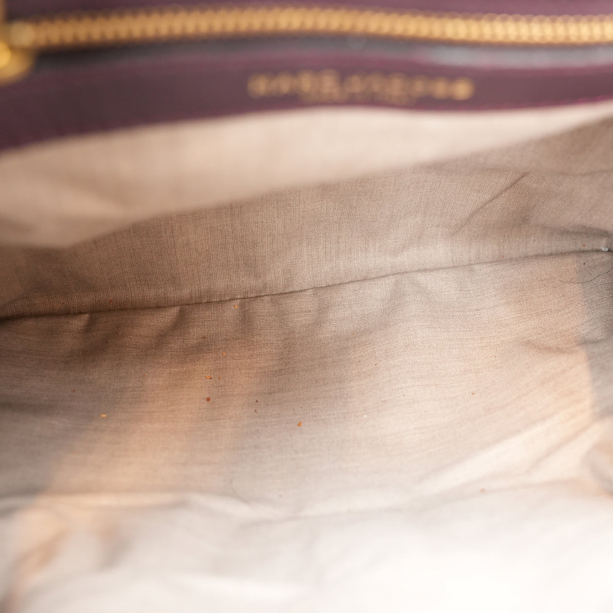 Marc Jacobs Borsa a Tracolla in Pelle Matelassé Bordeaux con Chiusura a Scatto e Catena Dorata