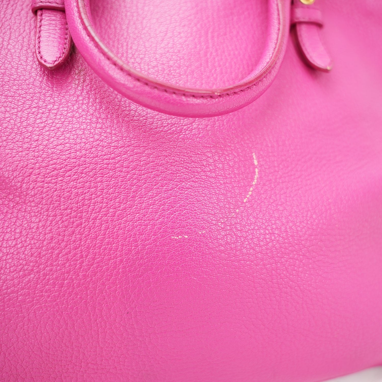 Miu Miu Fuchsia Leather Tote Bag in Pelle Martellata Rosa con Logo Dorato