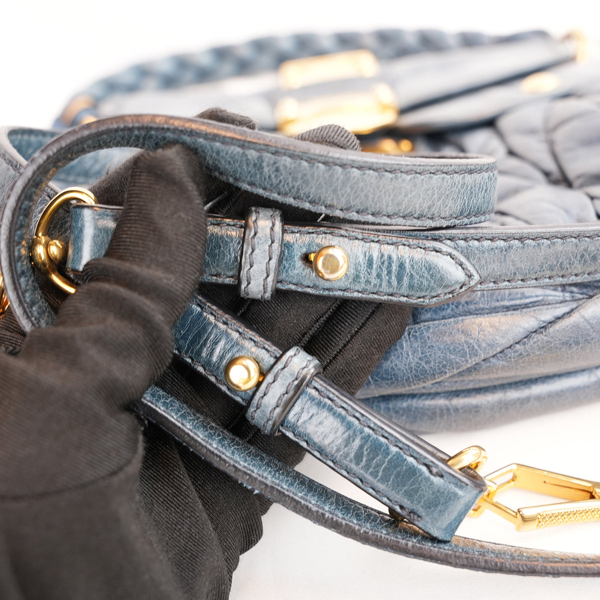 Miu Miu Coffer Matelassé Borsa a Mano in Pelle di Agnello Blu Scuro con Hardware Dorato