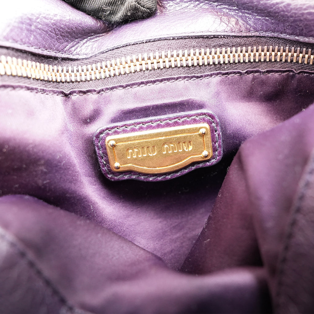 Miu Miu Vitello Lux Bow Borsa a Mano in Pelle Viola Effetto Vintage con Dettagli Dorati