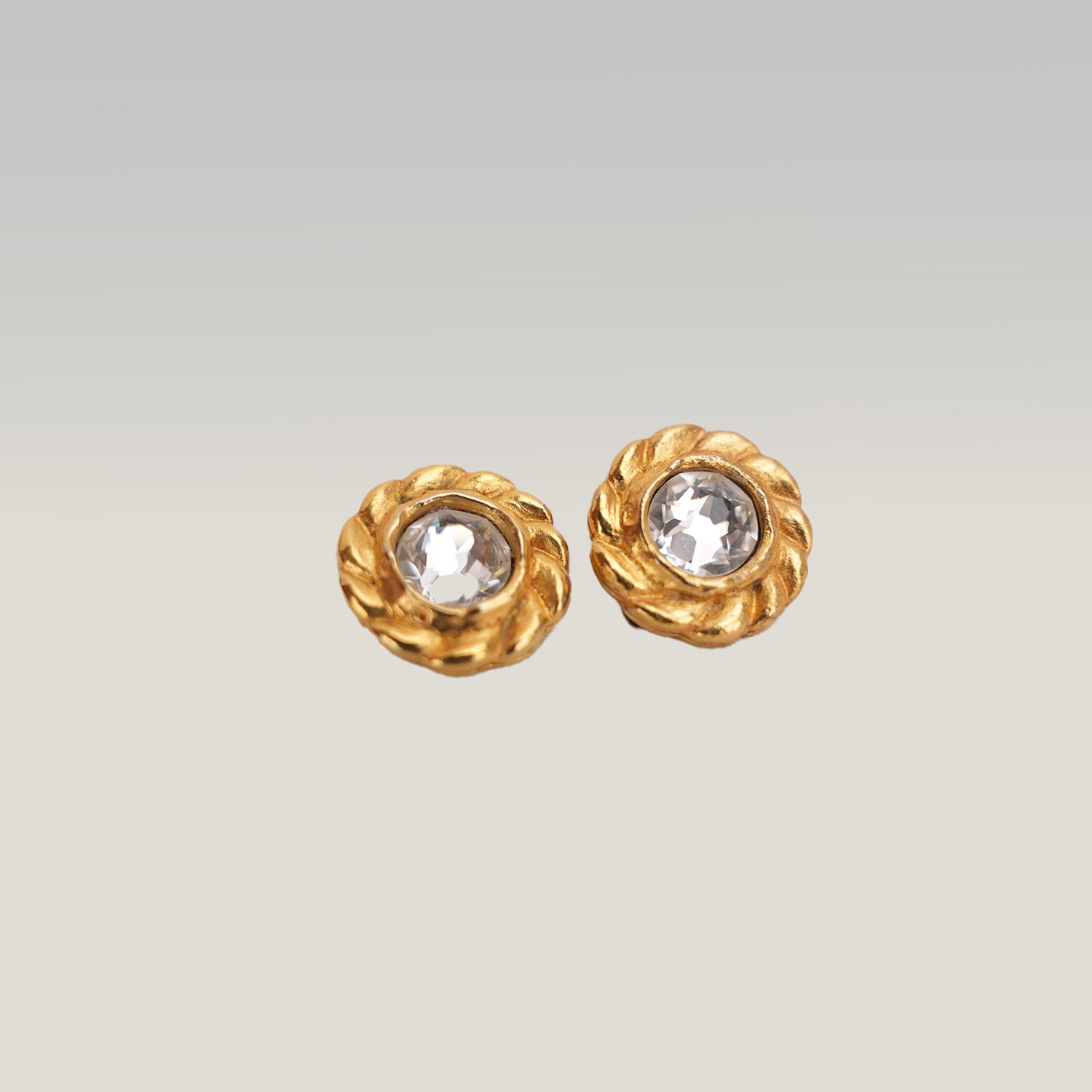 Chanel Orecchini a Clip Vintage in Lega Metallica Dorata con Grande Strass Centrale