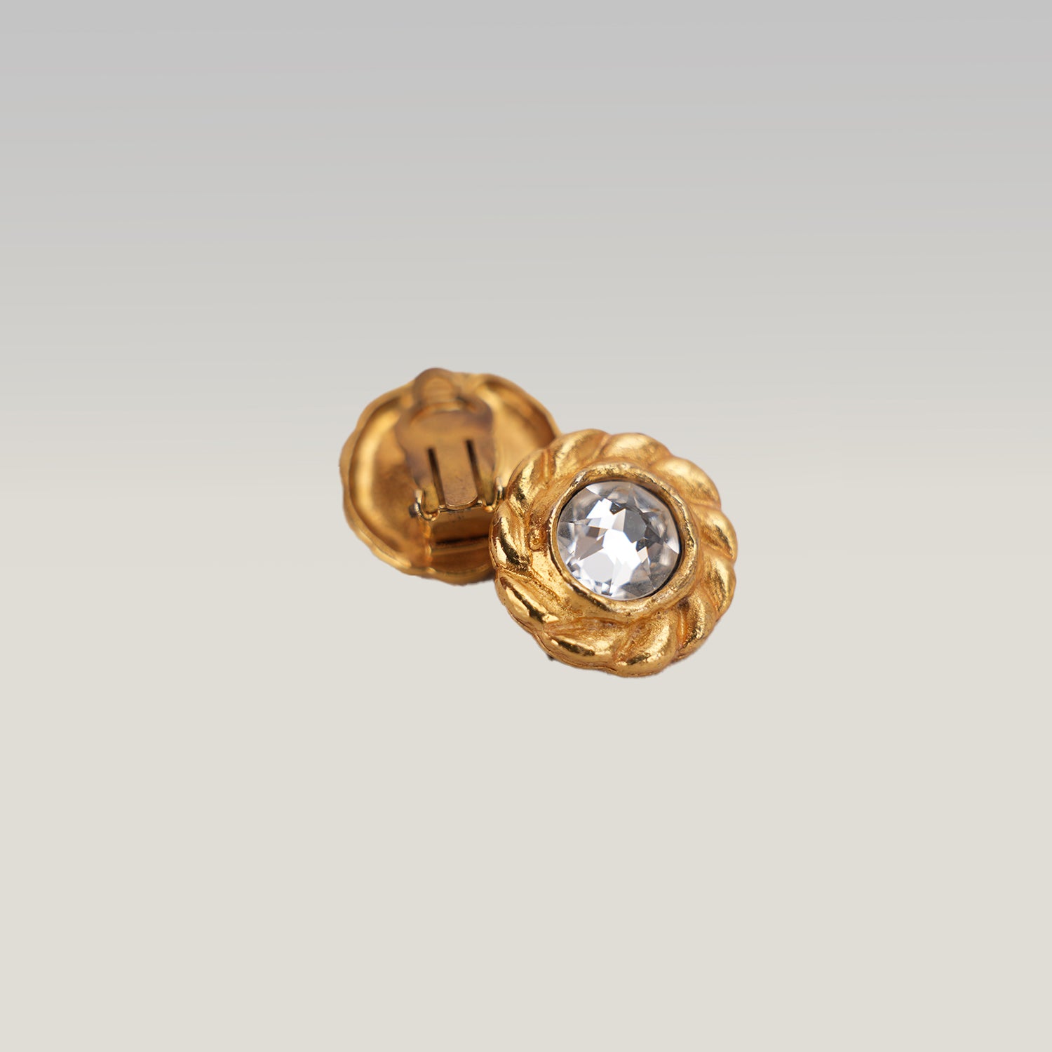 Chanel Orecchini a Clip Vintage in Lega Metallica Dorata con Grande Strass Centrale