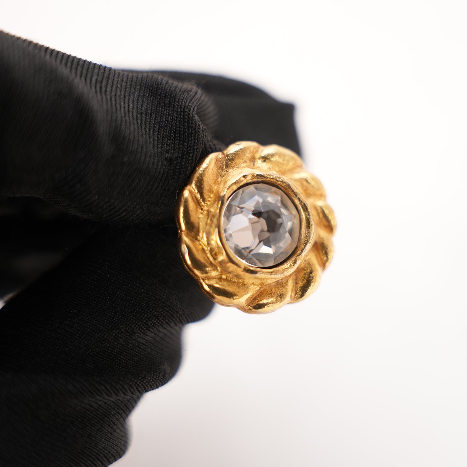 Chanel Orecchini a Clip Vintage in Lega Metallica Dorata con Grande Strass Centrale