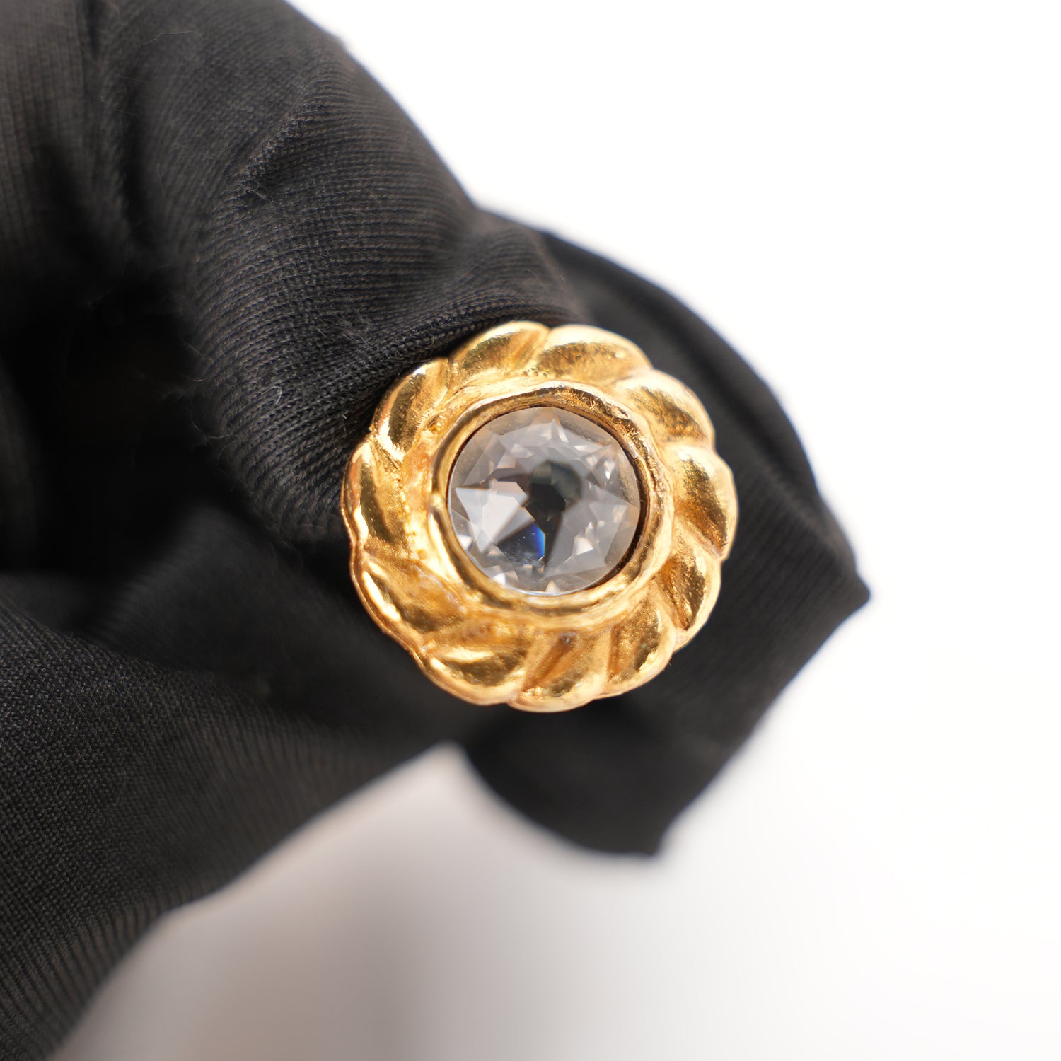 Chanel Orecchini a Clip Vintage in Lega Metallica Dorata con Grande Strass Centrale