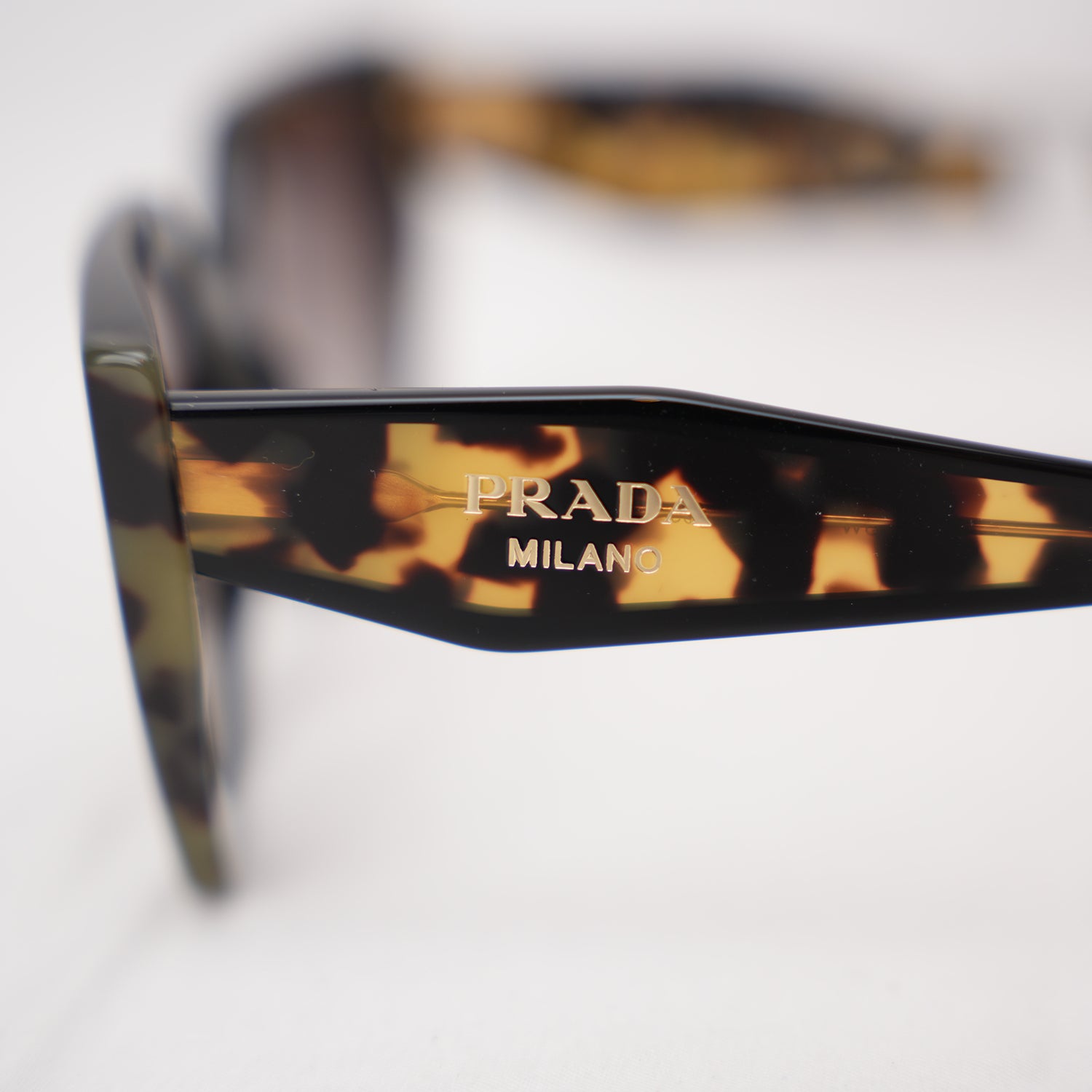 Prada PR 15WS Black & Tortoise Cat-Eye Sunglasses Gradient Brown Lenses