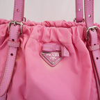 Prada Tessuto Borsa a Spalla Rosa in Nylon con Dettagli in Pelle