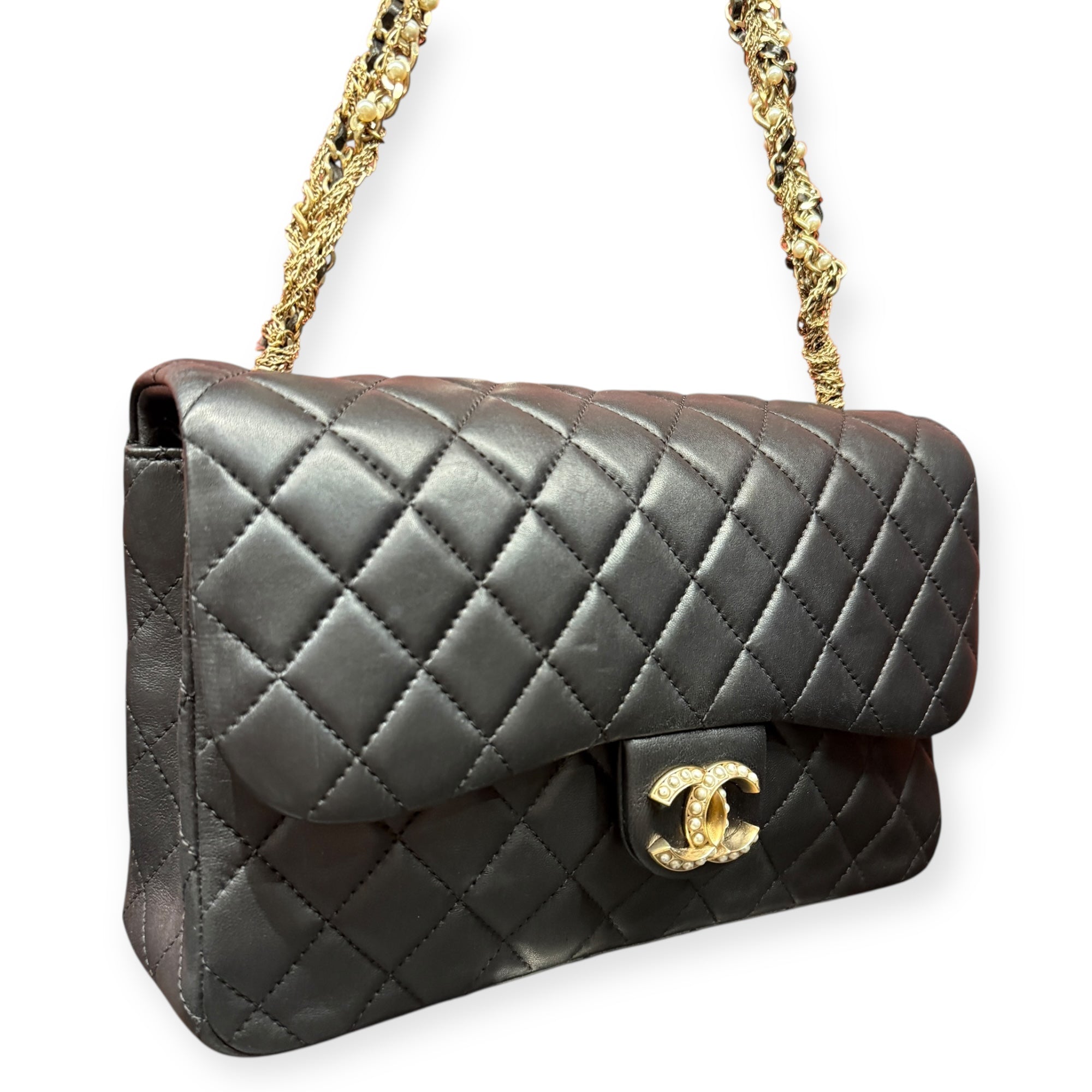 Chanel Medium Flap – Borsa Trapuntata con Tracolla a Catena Decorata con Perle