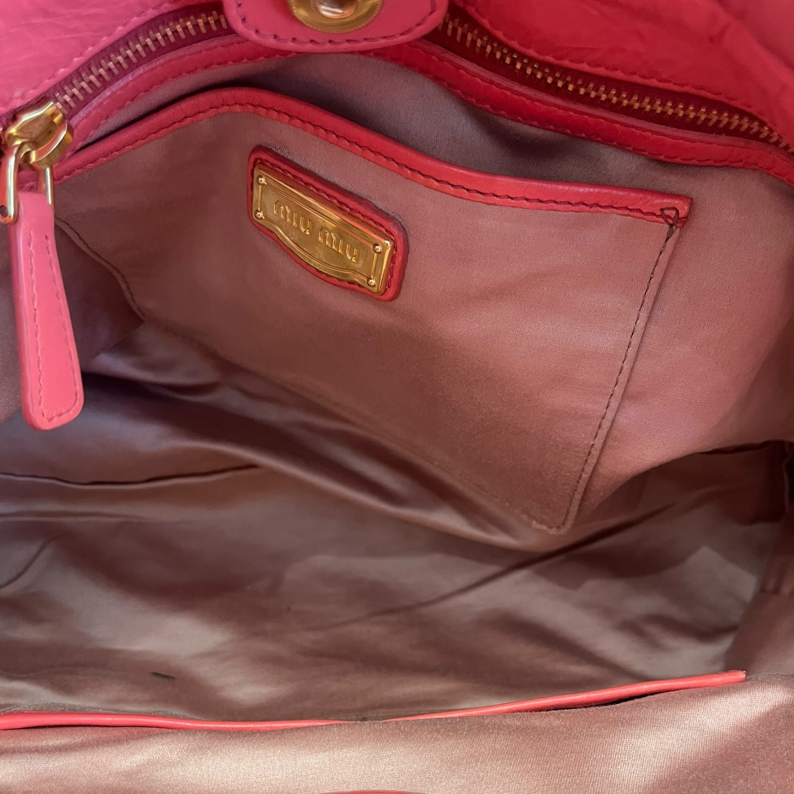 Miu Miu Vitello Shoulder bag in pink