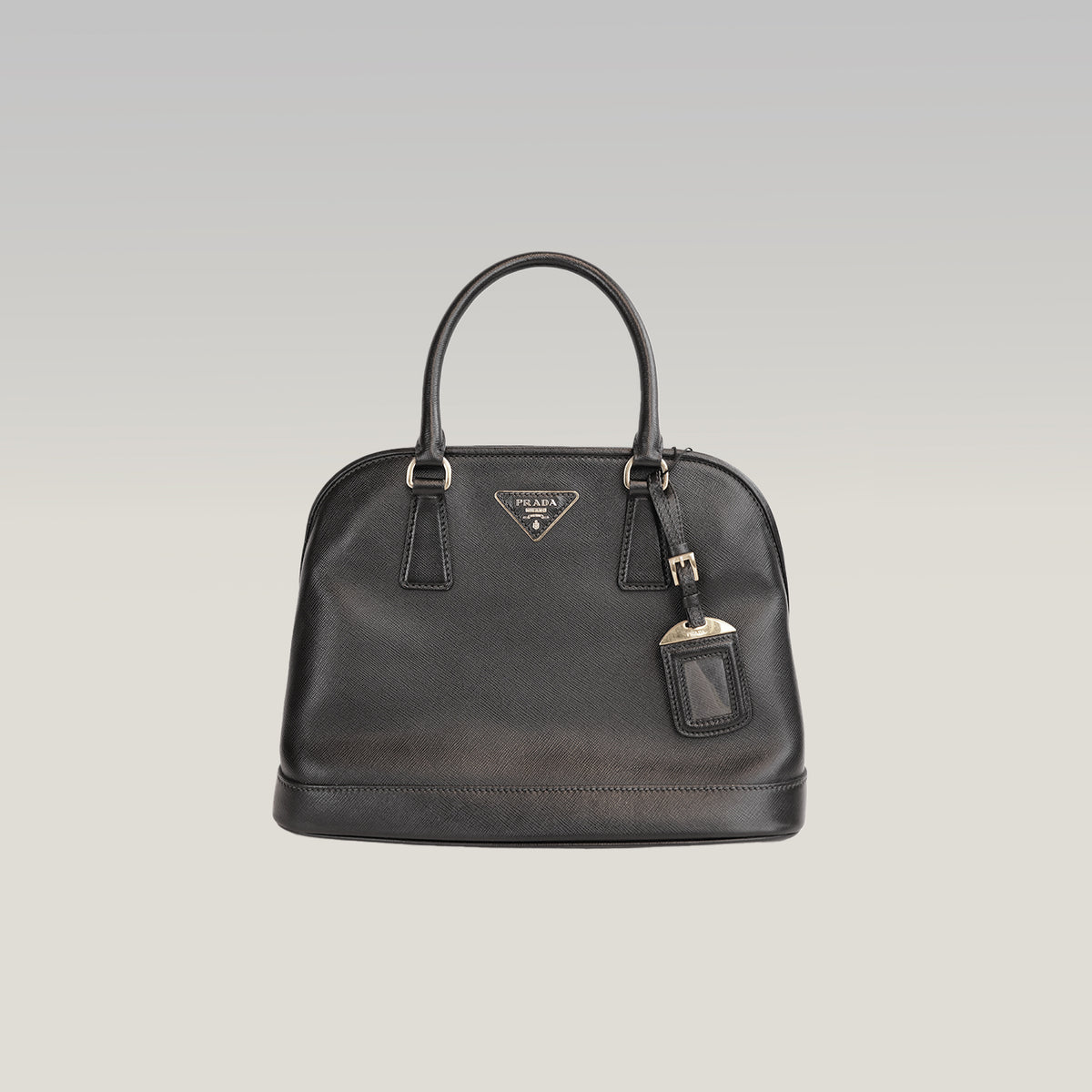 Prada Borsa a Mano Media a Conchiglia in Pelle Saffiano Nera con Logo Triangolare Dorato