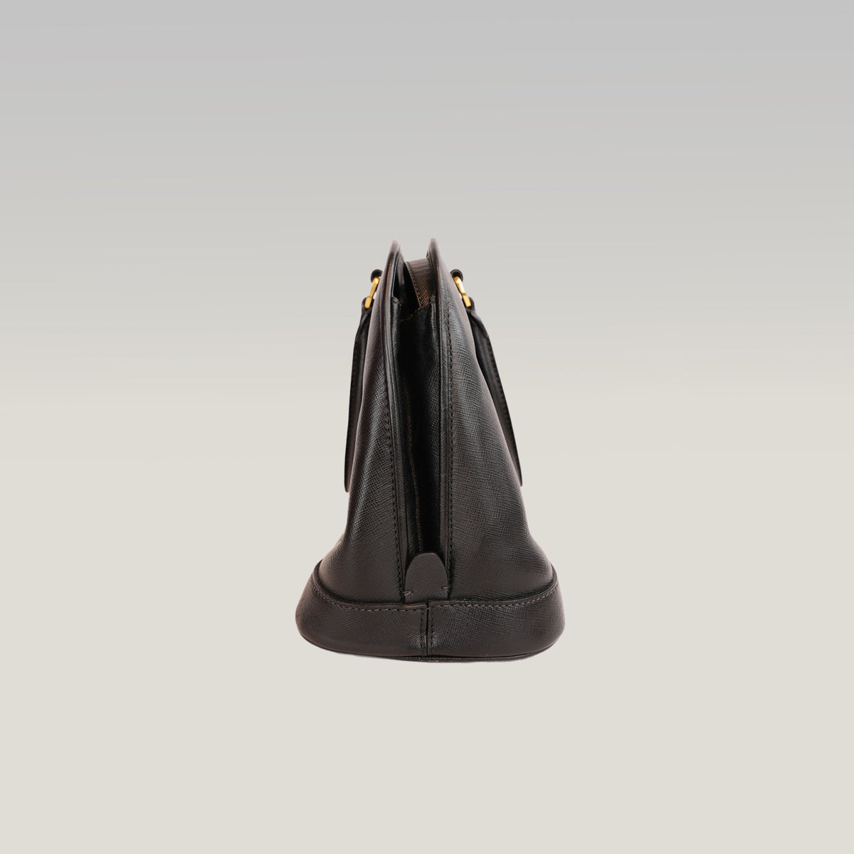 Prada Borsa a Mano Media a Conchiglia in Pelle Saffiano Nera con Logo Triangolare Dorato