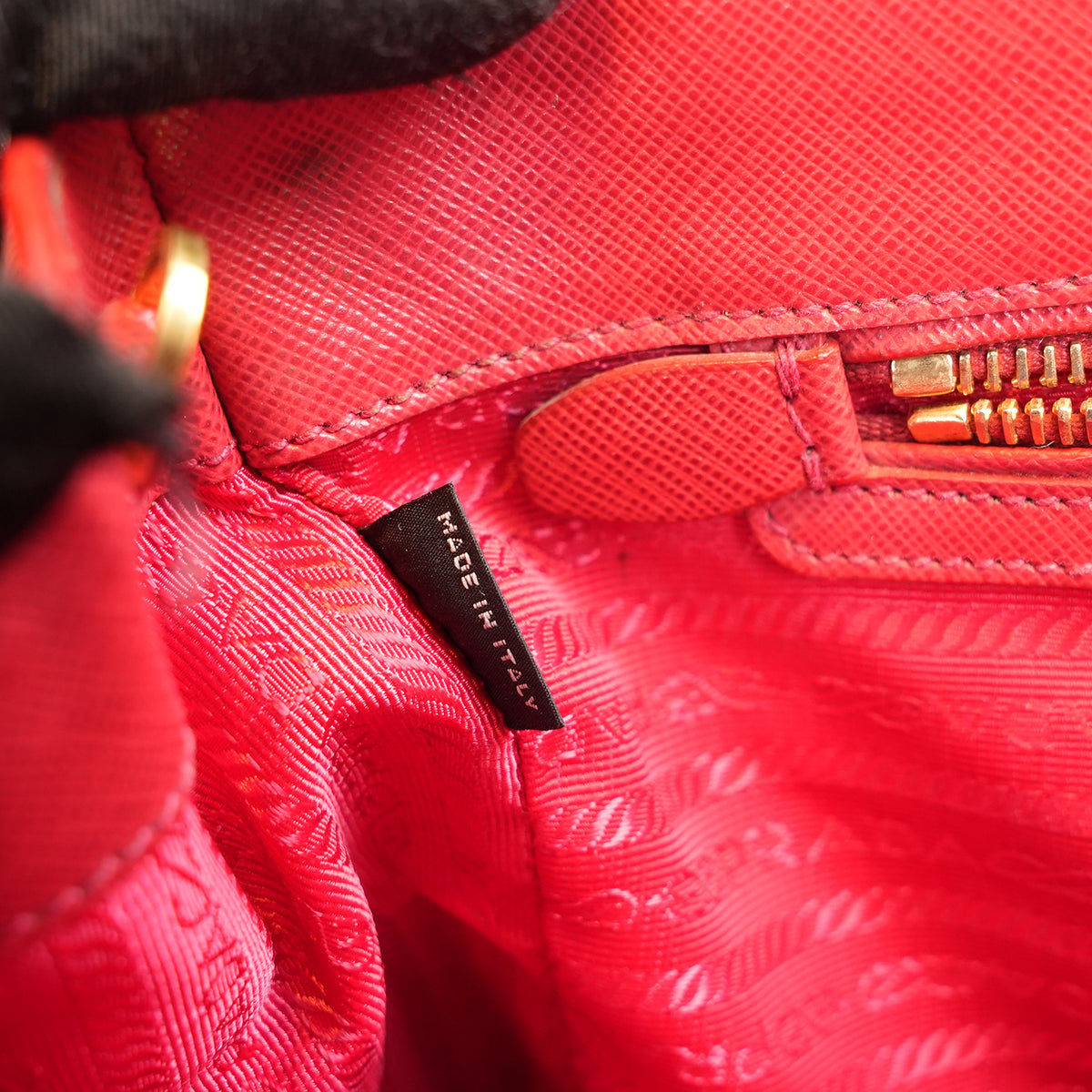 Prada Galleria Borsa a Mano in Pelle Saffiano Rossa con Hardware Dorato