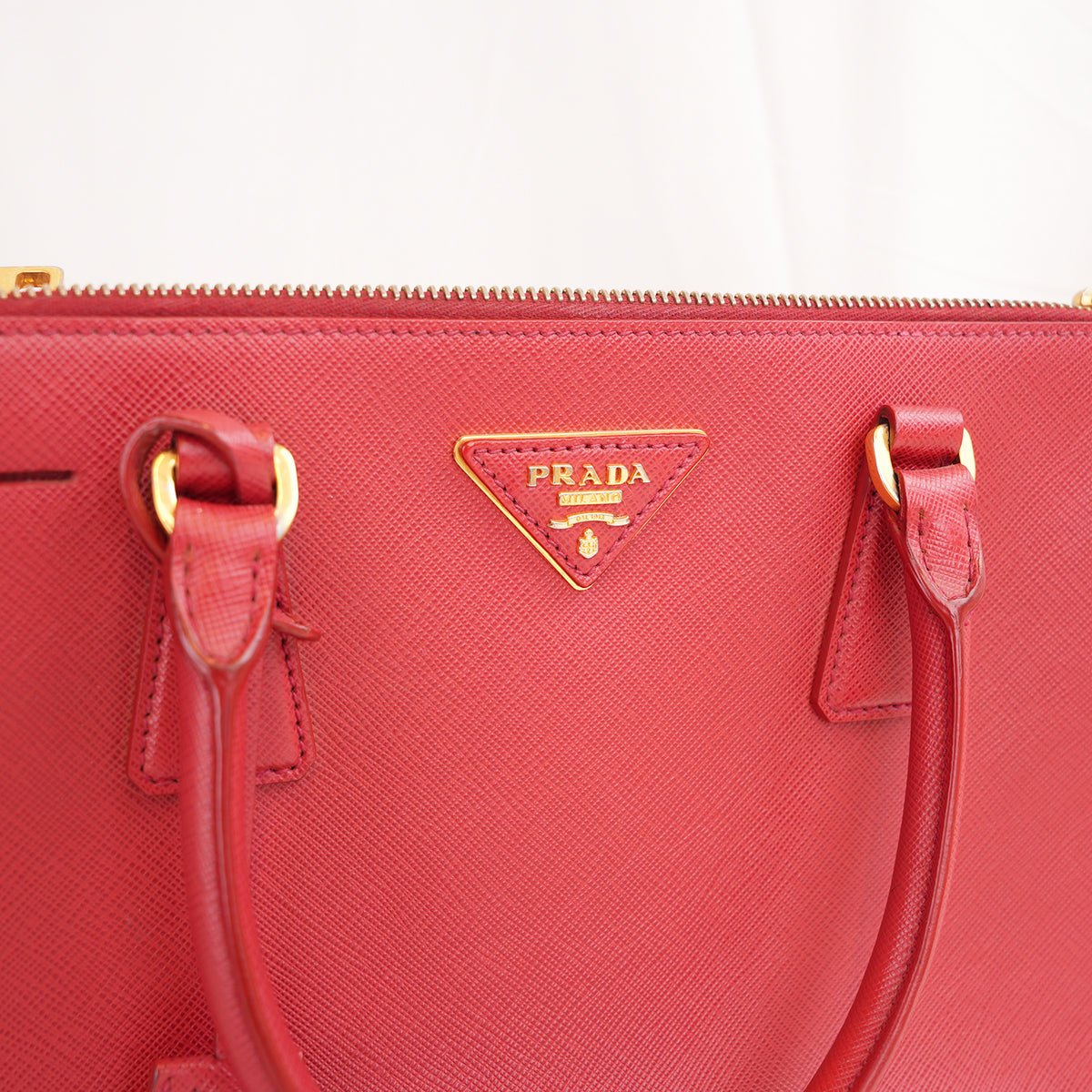 Prada Galleria Borsa a Mano in Pelle Saffiano Rossa con Hardware Dorato