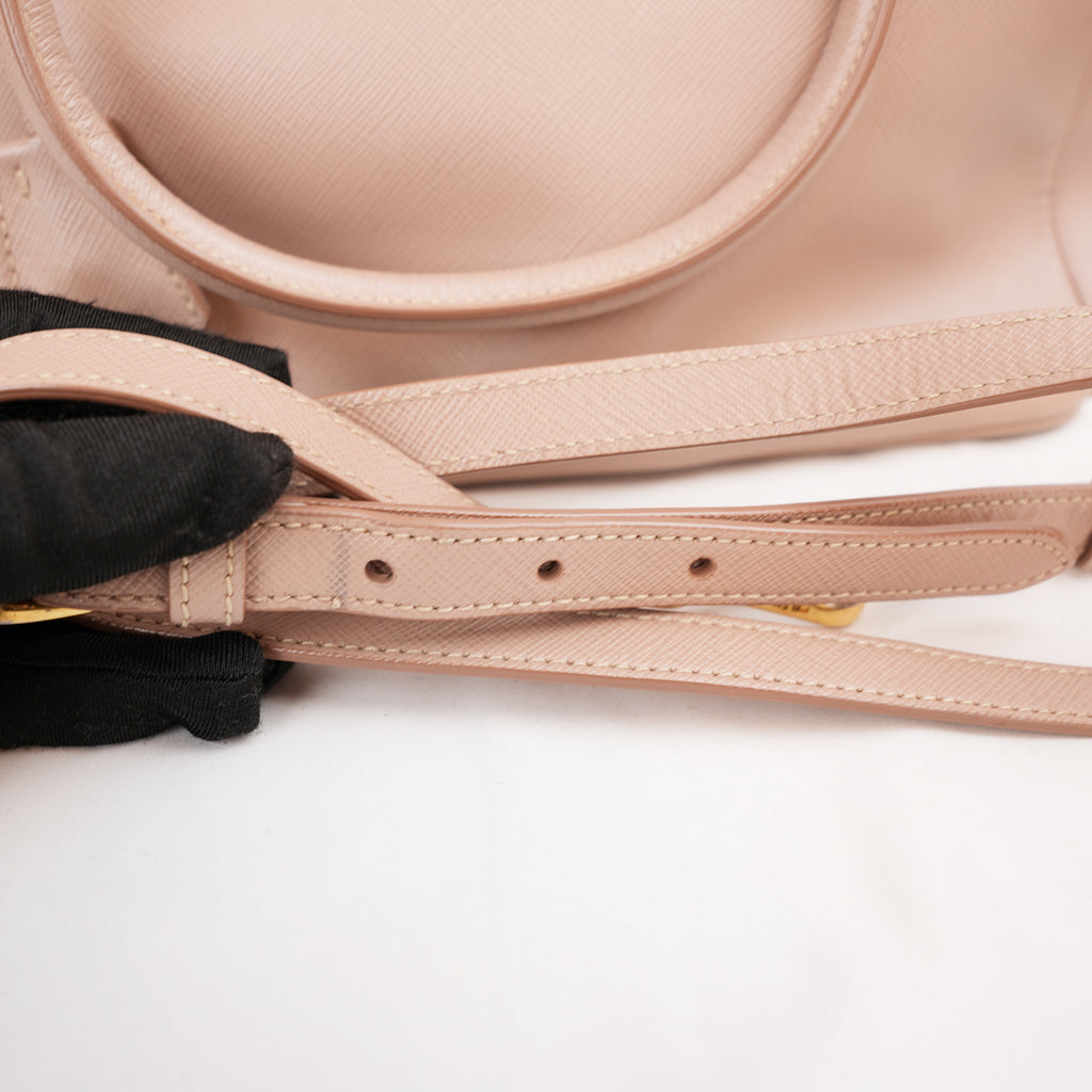 Prada Galleria Borsa a Mano Vintage in Pelle Saffiano Rosa Cipria con Logo Triangolare Dorato